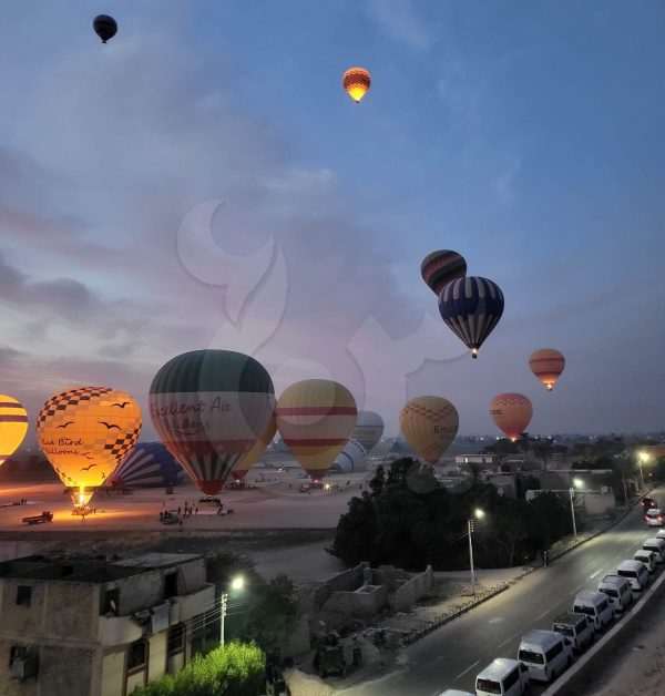 «في سماء الأقصر».. السياح يستمتعون بحضارة مصر القديمة بالبالون الطائر - 7 - سيناء الإخبارية