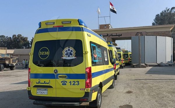 مرور 35 جريحا ومرافقا وعدد من مزدوجي الجنسية من غزة عبر معبر رفح - 18 - سيناء الإخبارية