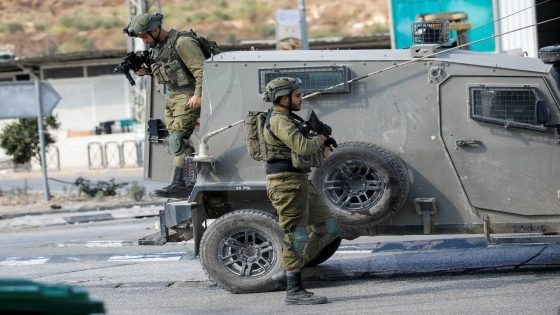 الاحتلال يعتقل 11 فلسطينيا من رام الله والبيرة والخليل