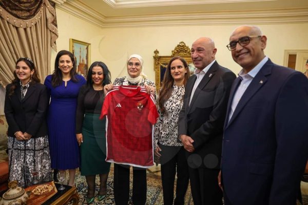 بالصور.. القنصل المصري في جدة يستقبل بعثة فريق النادى الأهلى - 9 - سيناء الإخبارية