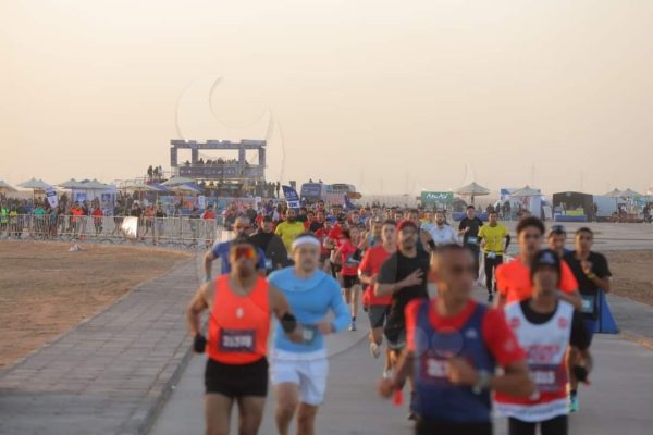 بمشاركة 4000 متسابق من 82 جنسية.. انطلاق ماراثون الأهرامات - 1 - سيناء الإخبارية