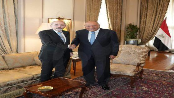 وزير الخارجية يناقش مع نظيره الأردني تطورات الأوضاع في غزة