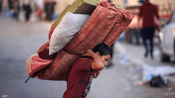 ربع رغيف يوميا وأطفال يعيلون أسر كاملة .. الجوع يطارد النازحين جنوب غزة