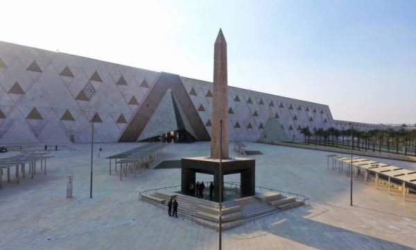 «جاءت ثم كان التاريخ».. مصر تسارع للانتهاء من أعظم الصروح التاريخية في العالم.. آلاف القطع الأثرية تزين المتحف الكبير.. وكنوز توت غنخ آمون ومركب خوفو من أبرز المقتنيات - 17 - سيناء الإخبارية