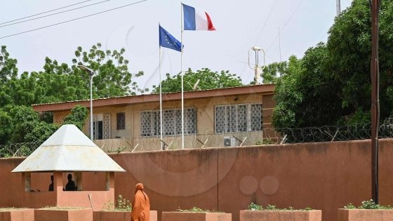 حكومة ماكرون تغلق سفارة فرنسا في النيجر