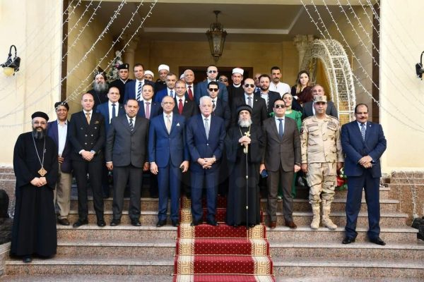 فودة يهنئ الأقباط بعيد الميلاد المجيد بكاتدرائية السمائيين بشرم الشيخ - 15 - سيناء الإخبارية