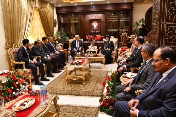 فودة يهنئ الأقباط بعيد الميلاد المجيد بكاتدرائية السمائيين بشرم الشيخ - 11 - سيناء الإخبارية