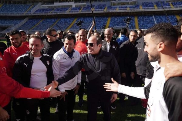 قبل السفر لأفريقيا.. الرئيس يتفقد مدينة مصر ويوجه رسالة للاعبي المنتخب - 17 - سيناء الإخبارية