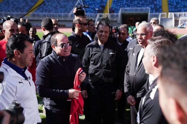 قبل السفر لأفريقيا.. الرئيس يتفقد مدينة مصر ويوجه رسالة للاعبي المنتخب - 19 - سيناء الإخبارية
