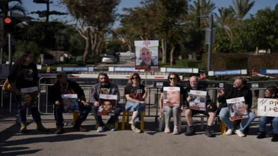 اعتصام عائلات اسرائيلية أمام منزل نتنياهو