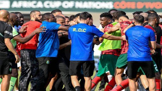 الاشتباكات بين لاعبي منتخبي المغرب والكونغو بعد انتهاء المباراة