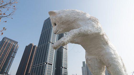 مجسم عملاق للثعلب القطبي بالصين