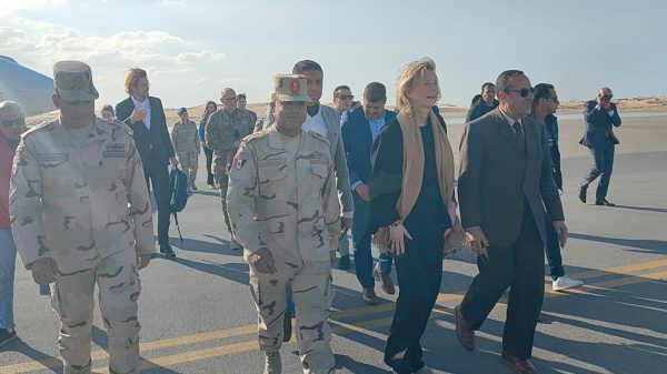 بالصور محافظ شمال سيناء يستقبل وزيرة دفاع هولندا - 7 - سيناء الإخبارية