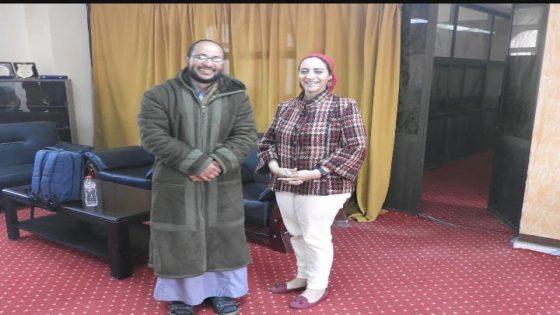 نائبة محافظ جنوب سيناء مع مواطن
