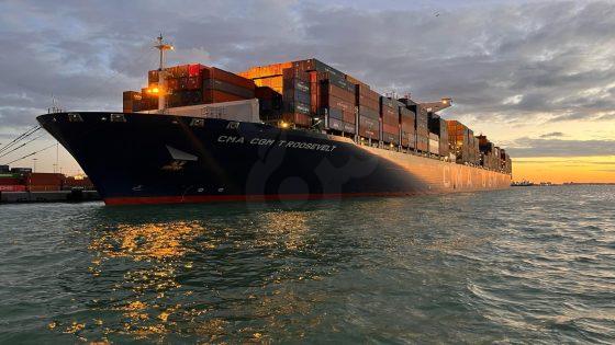 ميناء الإسكندرية يستقبل أكبر سفينة حاويات في تاريخه