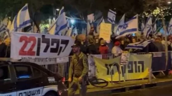 آلاف الإسرائيليين يغلقون شارع وزارة الدفاع للضغط على نتنياهو لإنهاء صفقة تبادل الأسرى