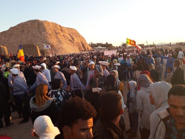 أشعة الشمس تتعامد على وجه رمسيس.. وتخترق قدس الأقداس في حضور آلاف السائحين - 25 - سيناء الإخبارية