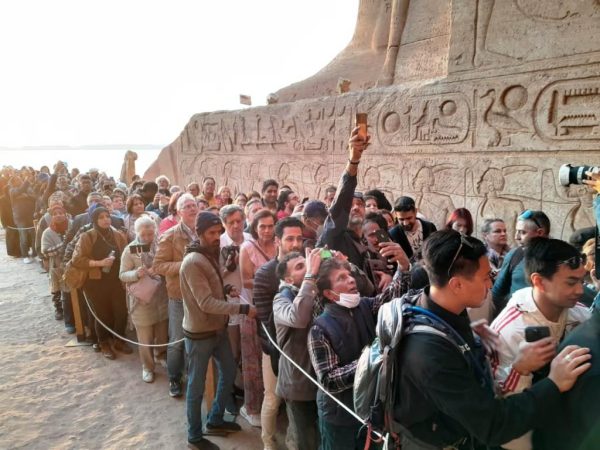 أشعة الشمس تتعامد على وجه رمسيس.. وتخترق قدس الأقداس في حضور آلاف السائحين - 7 - سيناء الإخبارية