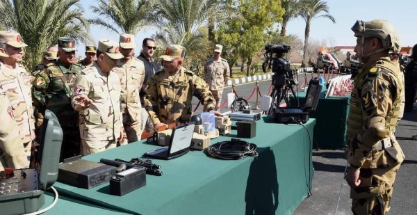 رئيس الأركان يتفقد نظم وأساليب التدريب القتالى للفرد المقاتل بقيادة قوات الصاعقة - 11 - سيناء الإخبارية