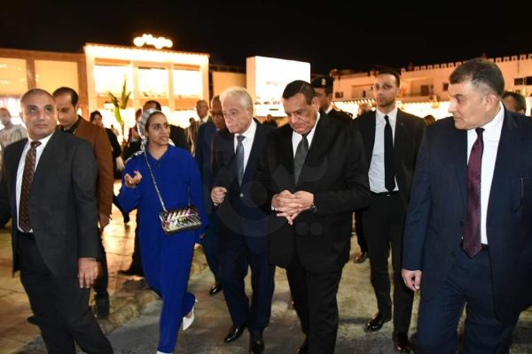 وزير التنمية المحلية ومحافظ جنوب سيناء في جولة بسوق بشرم الشيخ - 3 - سيناء الإخبارية