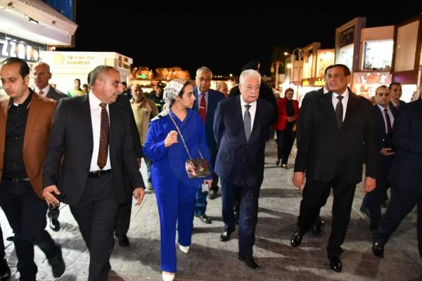 وزير التنمية المحلية ومحافظ جنوب سيناء في جولة بسوق بشرم الشيخ - 5 - سيناء الإخبارية