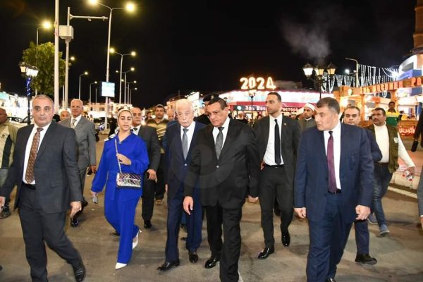 وزير التنمية المحلية ومحافظ جنوب سيناء في جولة بسوق بشرم الشيخ - 11 - سيناء الإخبارية