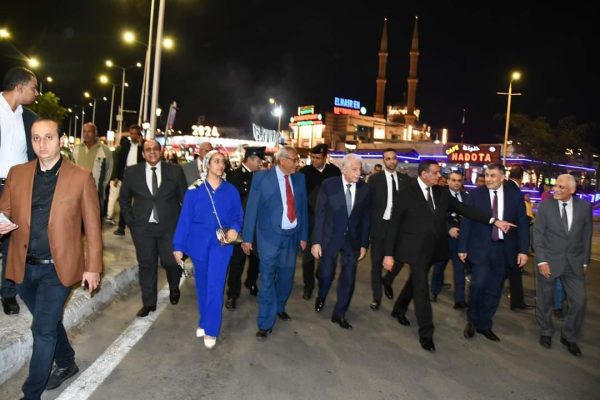 وزير التنمية المحلية ومحافظ جنوب سيناء في جولة بسوق بشرم الشيخ - 9 - سيناء الإخبارية
