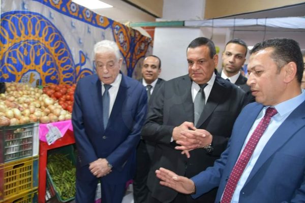 وزير التنمية المحلية يشيد بتوافر السلع الغذائية بجنوب سيناء - 1 - سيناء الإخبارية