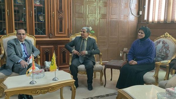 محافظ شمال سيناء يكرم رئيس مدينة الحسنة لبلوغه السن القانوني - 7 - سيناء الإخبارية