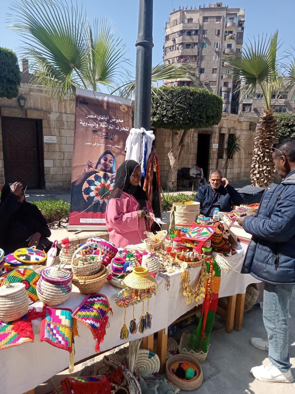 تنظيم معارض داخلية لأيادي مصر للحرف التراثية و اليدوية في ٩ مناطق سياحية بسبعة محافظات