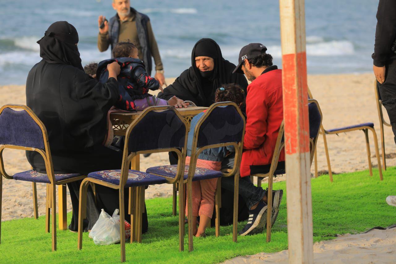 أطول مائدة إفطار بالعريش بدون طعام وإرسال الوجبات لأهالي غزة 