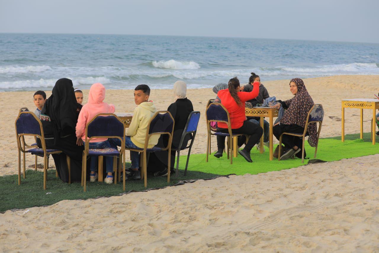 أطول مائدة إفطار بالعريش بدون طعام وإرسال الوجبات لأهالي غزة 