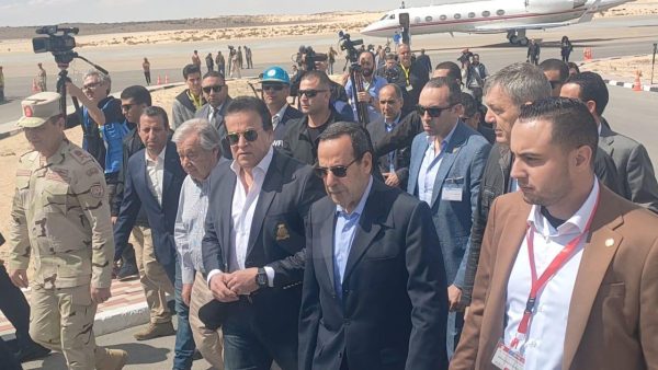 محافظ شمال سيناء ووزير الصحة يستقبلان الأمين العام للأمم المتحدة بمطار العريش - 5 - سيناء الإخبارية