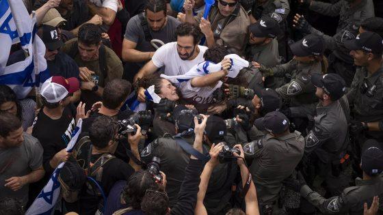 مصادمات بين إسرائليين و الشرطة في تظاهرات تطالب برحيل نتنياهو