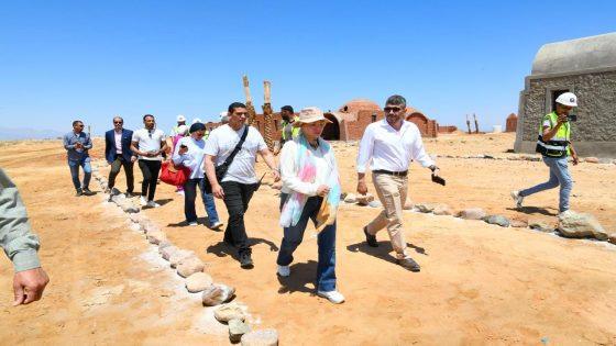 وزيرة البيئة تتفقد قرية الغرقانة بمحمية نبق وتعلن الإنتهاء من الأساسات لـ 51 وحدة سكنية