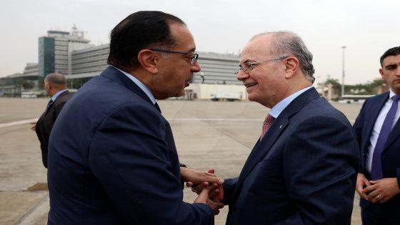 مدبولي يستقبل رئيس الوزراء الفلسطيني بمطار القاهرة
