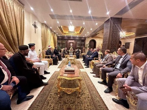 محافظ جنوب سيناء يزور الأنبا أبوللو للاطمئنان على صحته بعد جراحة ناجحة - 1 - سيناء الإخبارية