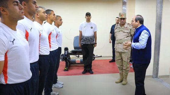 الرئيس السيسي يتفقد الأكاديمية العسكرية ويناقش الطلبة