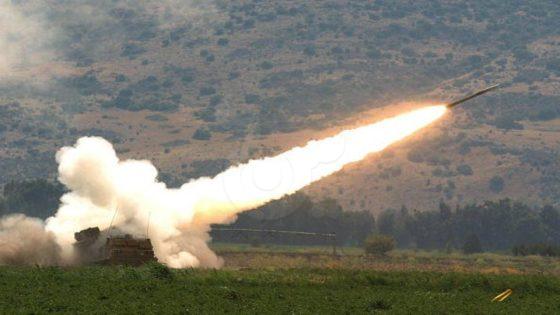 معاريف: عشرات الصواريخ تطلق من لبنان على إسرائيل و صفارات الإنذار تدوي في الجليل