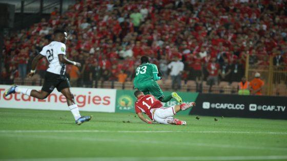 الأهلي يكتسح مازيمبي بثلاثية ويحجز مكانه في نهائي دوري أبطال أفريقيا