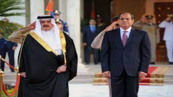 الرئيس السيسي يودع عاهل البحرين بمطار القاهرة