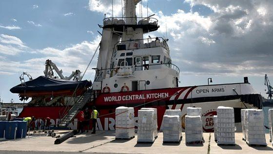 سفينة تحمل شحنات المساعدات إلى غزة من قبرص