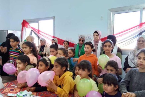 مكفوفون من شمال سيناء يرسمون البسمة على وجوه أطفال غزة في العريش خلال العيد - 3 - سيناء الإخبارية