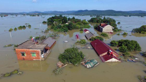 22 قتيلاً ومفقوداً وإجلاء عشرات الآلاف في فيضانات جنوب الصين