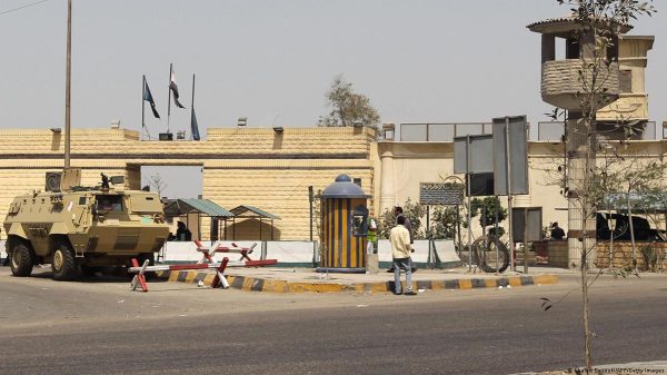 معركة بالأسلحة النارية في محكمة مطروح أثناء محاولة تهريب سجناء - 3 - سيناء الإخبارية