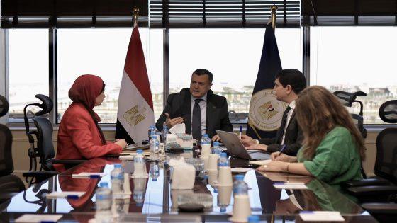 وزير السياحة والآثار يتابع خطط تحسين جانب العرض بالمقصد السياحي المصري