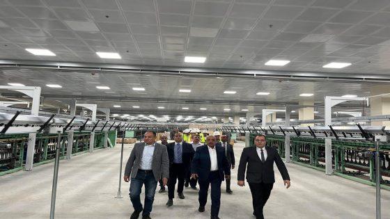 وزير قطاع الأعمال العام في زيارة مفاجئة لمصانع شركة مصر للغزل والنسيج بالمحلة الكبرى