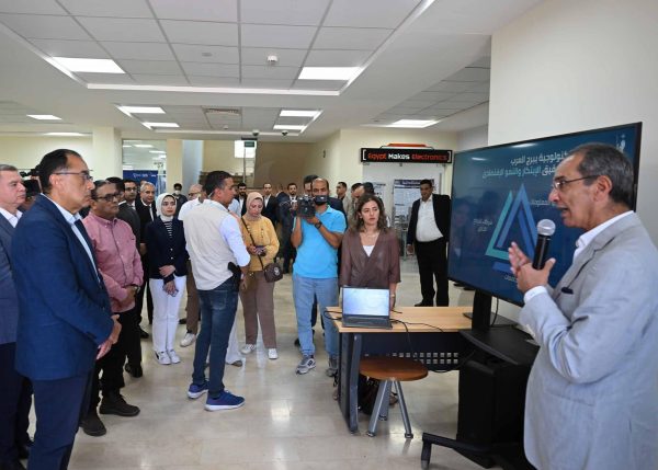 مدبولي يتفقد شركتين عالميتين في مجال التعهيد ببرج العرب الجديدة: فرص عمل للشباب وبرامج تدريبية متميزة - 3 - سيناء الإخبارية