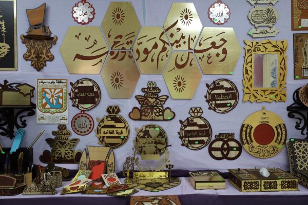 محافظ جنوب سيناء يُفتتح معرض الأنشطة اليدوية والفنية في مدرسة الزهور الثانوية بطور سيناء - 2 - سيناء الإخبارية محافظ جنوب سيناء يُفتتح معرض الأنشطة اليدوية والفنية في مدرسة الزهور الثانوية بطور سيناء - 1 - سيناء الإخبارية