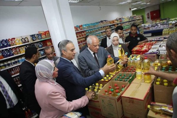 يقودها كبار المسؤولين ويشاركهم مواطنون ..حملات رقابية مُكبرة بالجيزة لضبط أسعار السلع الغذائية - 2 - سيناء الإخبارية يقودها كبار المسؤولين ويشاركهم مواطنون ..حملات رقابية مُكبرة بالجيزة لضبط أسعار السلع الغذائية - 1 - سيناء الإخبارية